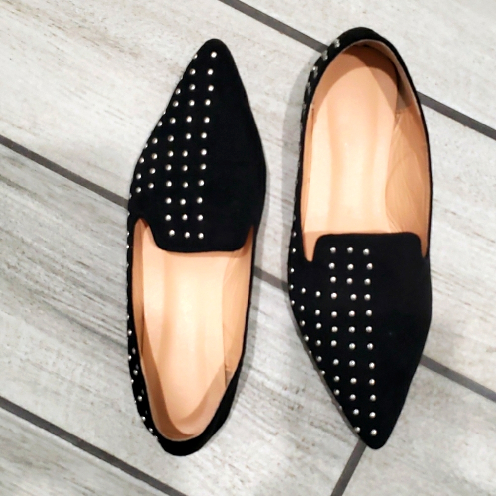 She & In loafer / flats / slip on shoes.